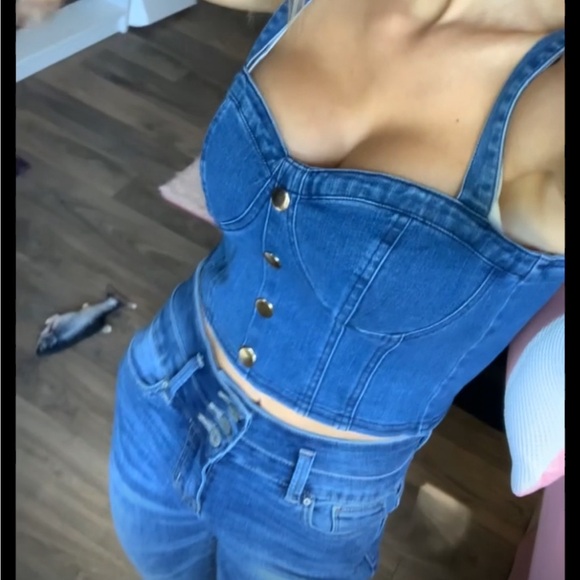 Denim Cropped Tank Top with Ruched Elastic - Picture 7 of 7